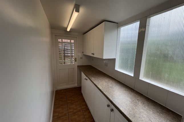 3, Blakewood Close, Feltham photo 4