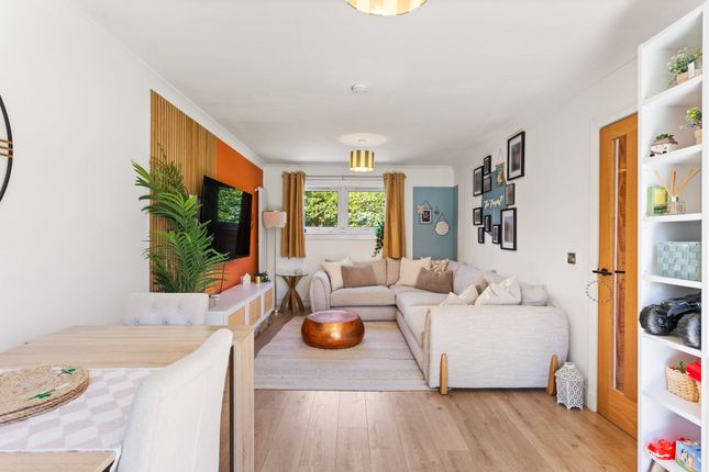 34 Macfarlane Place, Broxburn photo 4