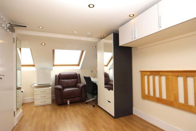 Room to rent in Forest View Road, London