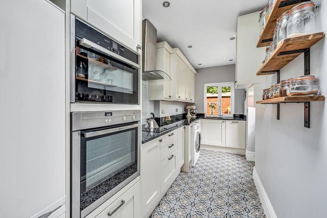 18, Ridley Avenue, London photo 4