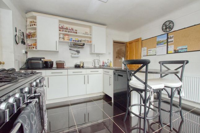 17, Exeter Close, Southampton photo 4