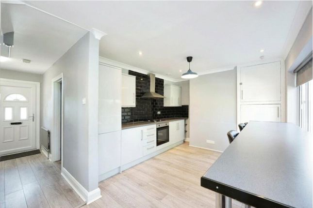 2, Woodland Road, Rickmansworth photo 4