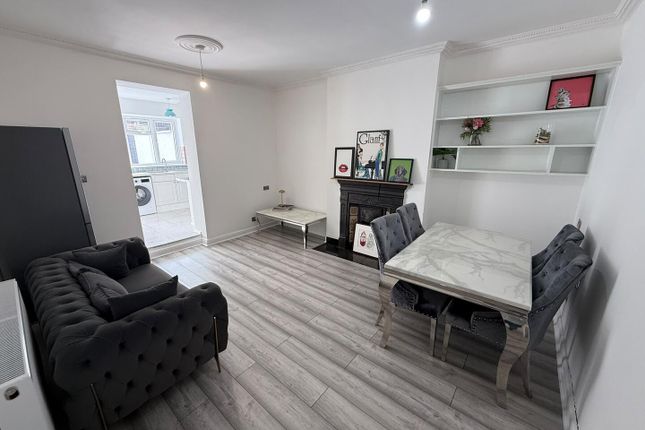 3-bed house on Ground Floor Flat, 176, Regents Park Road, London, £2,650/mo