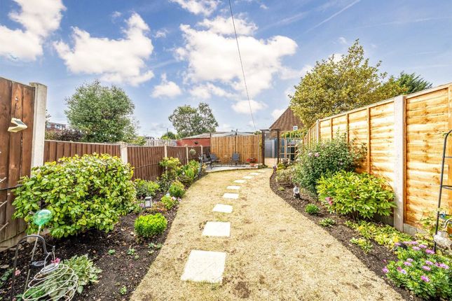 3, The Vale, Sunbury-on-thames photo 4