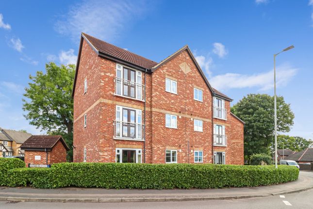 Thumbnail Flat for sale in Harlech Road, Abbots Langley