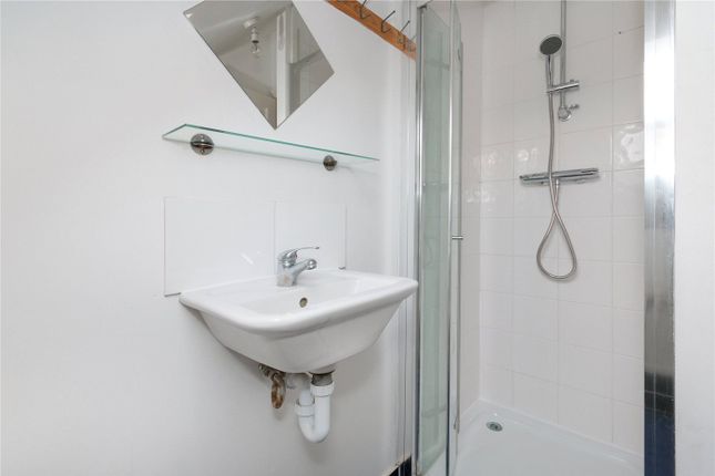 Flat to rent in Grenfell Road, Tooting, London