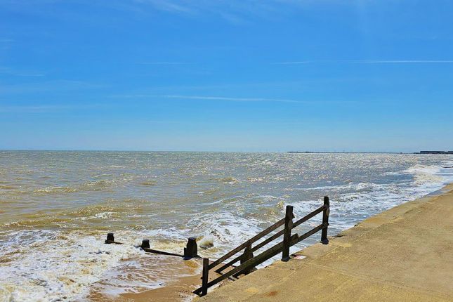 497, Eastcliff, Walton-on-the-Naze photo 2