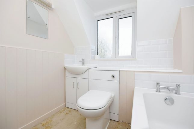 Flat for sale in Lakes Meadow, Coggeshall, Colchester