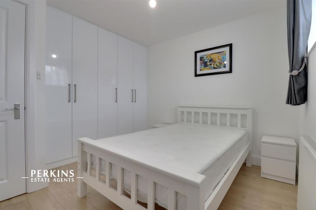 Flat 12 Holmfield, Crawford Avenue, Wembley photo 3