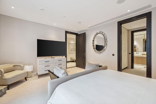 Flat to rent in Knights House, Cheval Place, London SW7.