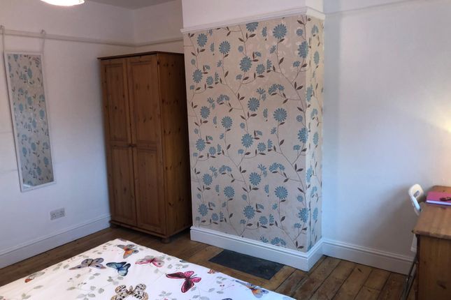Room 3: 307,, Cherry Hinton Road, Cambridge photo 2