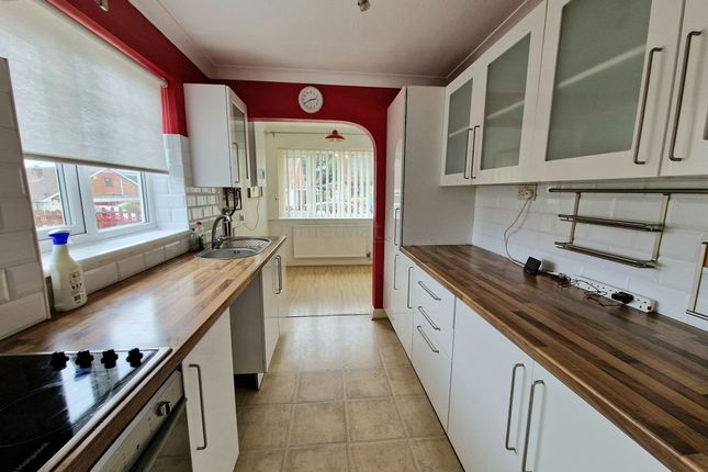 48 Deri Avenue, Bridgend photo 3