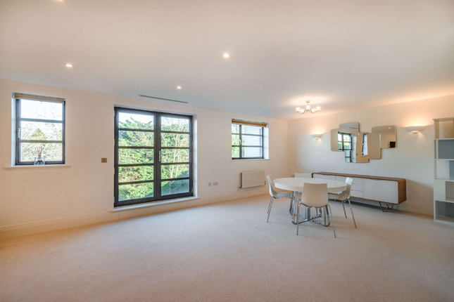 3, Emberton Court, Northwood photo 4