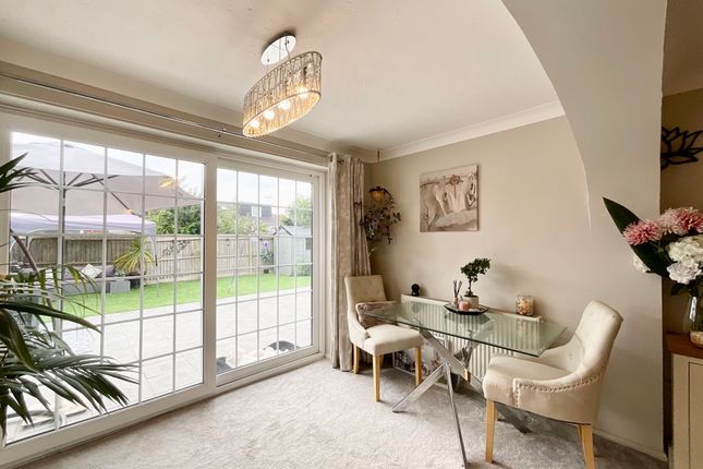 3 Fraser Close, Stone photo 3