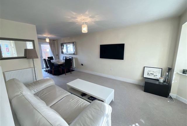 19, Carlton Way Treeton, Rotherham photo 4
