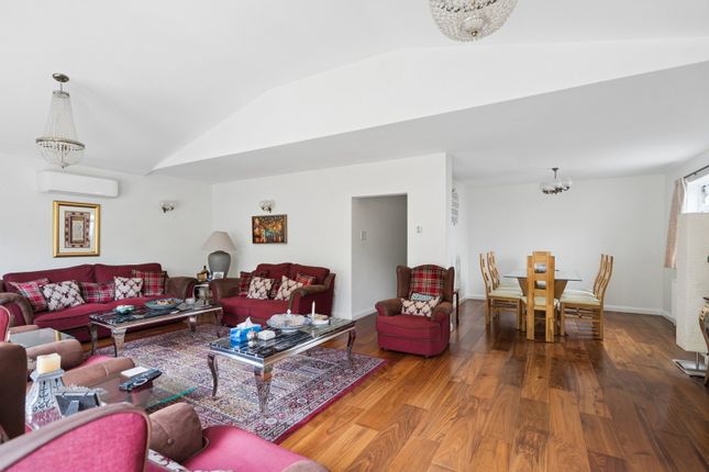 109, Brookdene Avenue, Watford photo 4