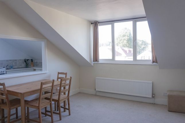 Flat to rent in Finchley Lane, London