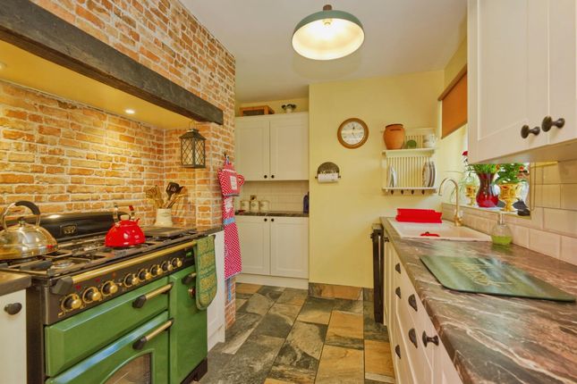 2, Park Street, Minehead photo 3