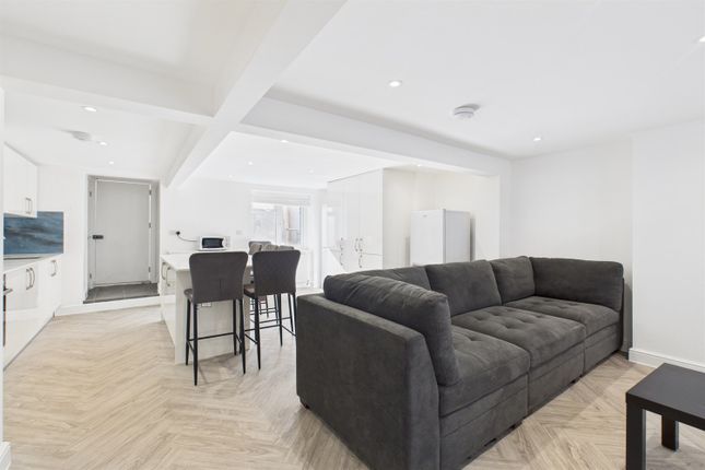 Living Room / Kitchen