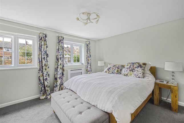 Town house for sale in Gallows Way, Hertford