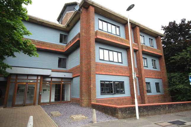 Thumbnail Flat to rent in Cantelupe Road, East Grinstead