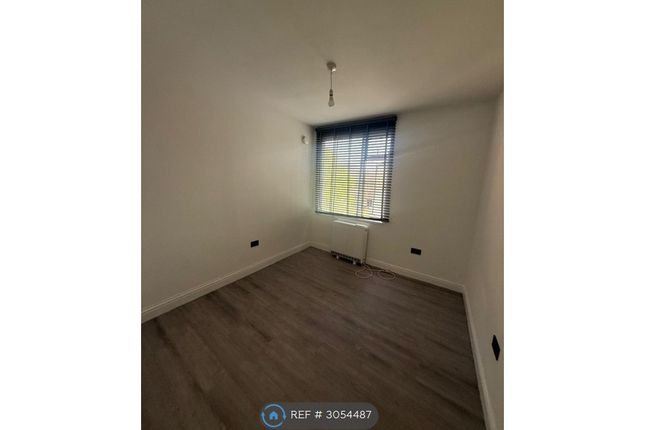 A Staines Road, Hounslow photo 3
