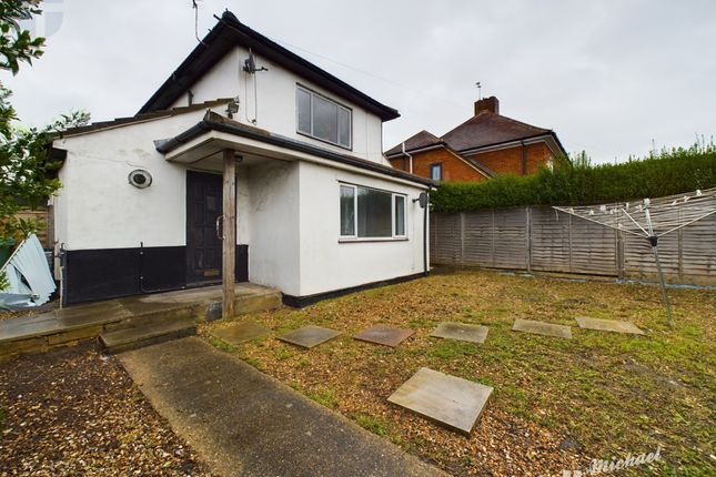 Thumbnail Maisonette to rent in Bicester Road, Aylesbury, Buckinghamshire