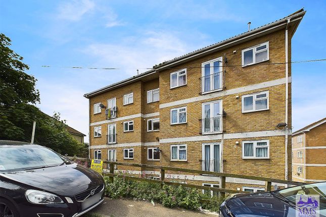Flat for sale in Longhill Avenue, Chatham