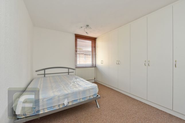 40, Staveley Close, London photo 5
