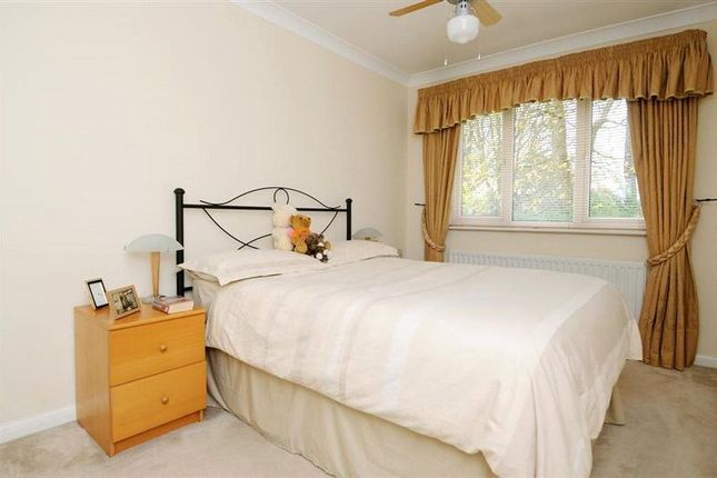4, Freshford Court, Bromley photo 3