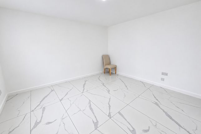Rushdene Crescent, Northolt photo 5