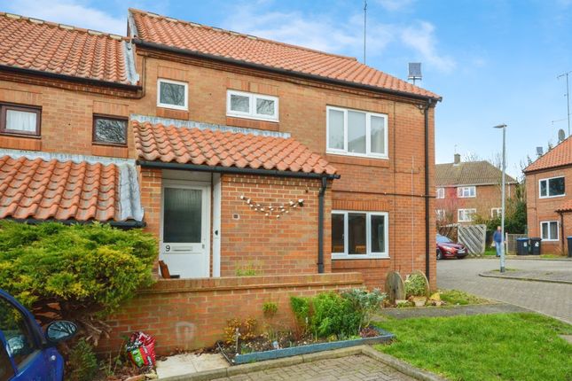 Maisonette for sale in Barn Close, Hemel Hempstead