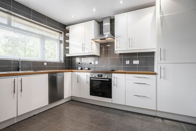27 Claire Court, Westfield Park Hatch End, Pinner photo 2