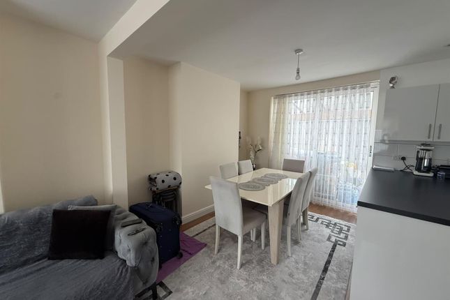 489, South Ordnance Road, Enfield photo 3