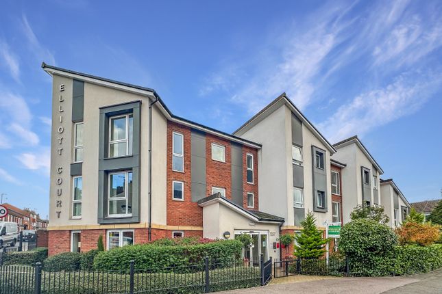 2-bed flat on 1 Elliott Court, High Street North, Dunstable, £180,000