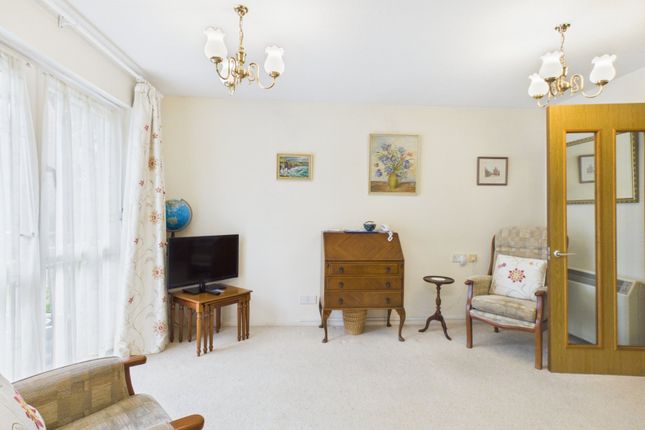 8 Kings Lodge,, King George V Road, Buckinghamshire photo 4