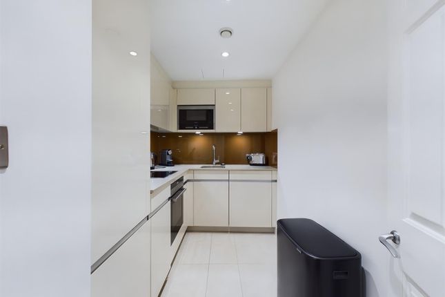 Flat to rent in Calico House, Bow Lane, London