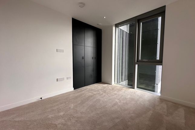 Flat for sale in City Road, London