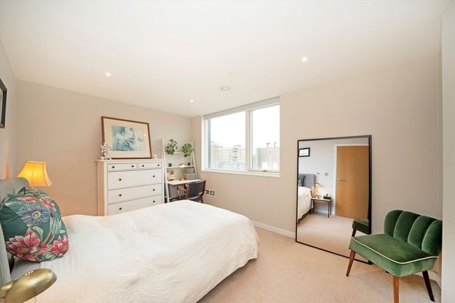 Flat 19, 11, Angel Lane, London photo 4
