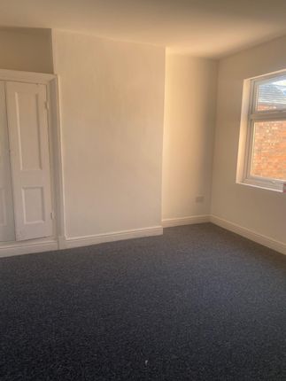 Town house to rent in Winchester Avenue, Leicester