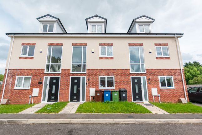 Thumbnail Town house for sale in Bramblemead, Leigh