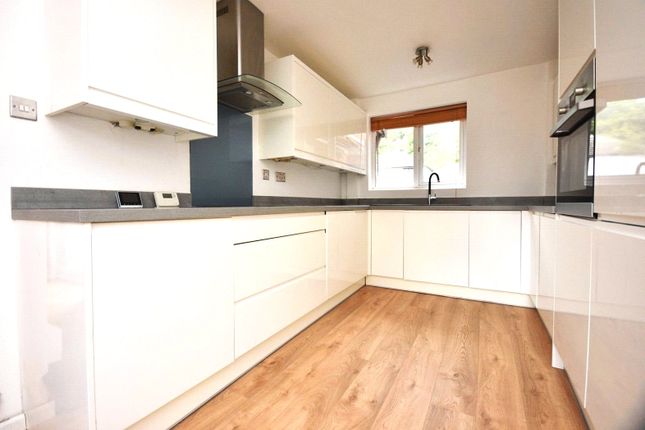 8, High Bank Close, West Yorkshire photo 3