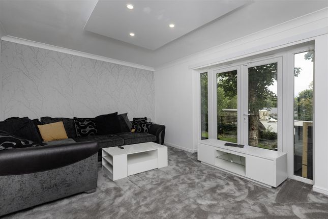 65, Wellfield Road, Huddersfield photo 2