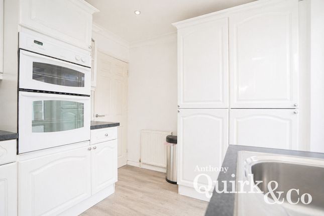 11, Beecroft Crescent, Canvey Island photo 4