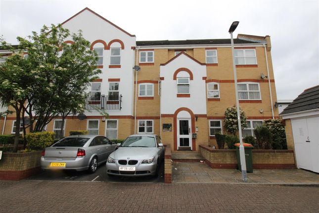 Flat for sale in Angelica Drive, London