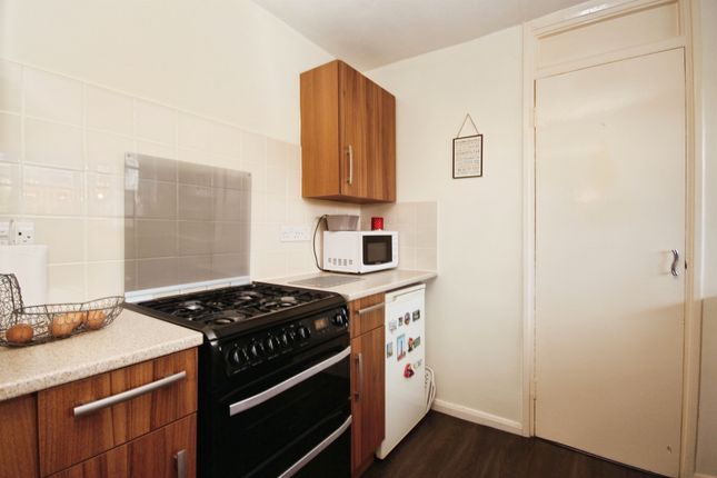 107, Crown Way, Leamington Spa photo 3