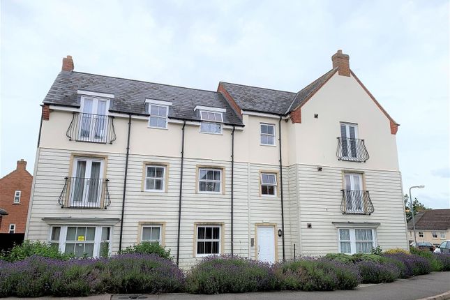 Thumbnail Flat for sale in Farnborough Drive, Daventry, Northamptonshire