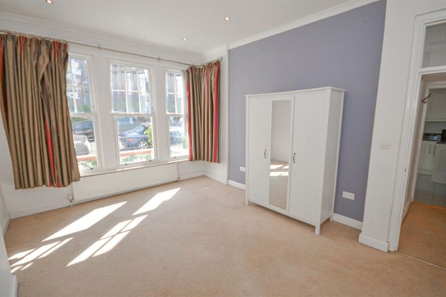 Thumbnail Flat to rent in Woodland Gardens, London