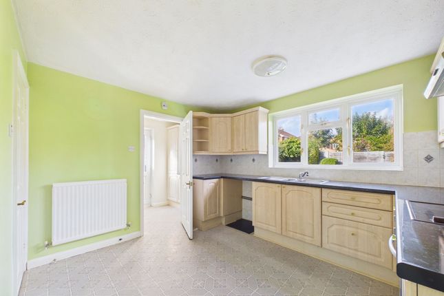 47 Clare Crescent, Towcester photo 4