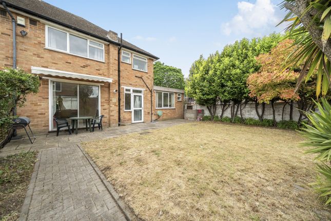 25, Porcupine Close, London photo 3